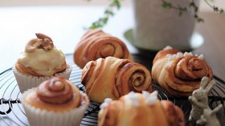 シナモンロールは、今年も「シナボン風」と「かもめ食堂風」です。