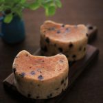 にゃんこの形をした、ミント酵母の「チョコミント食パン」が焼けました