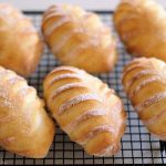今月のパンは優しいミルク味の「ミルヒヴェック」