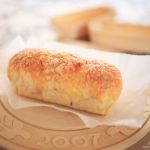 オーブンでぐんぐん窯伸びするおつまみパン「サラミチーズブレッド」
