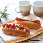 「ライ麦コッペパン」でホットドッグ、別成形の「ソーセージパン」